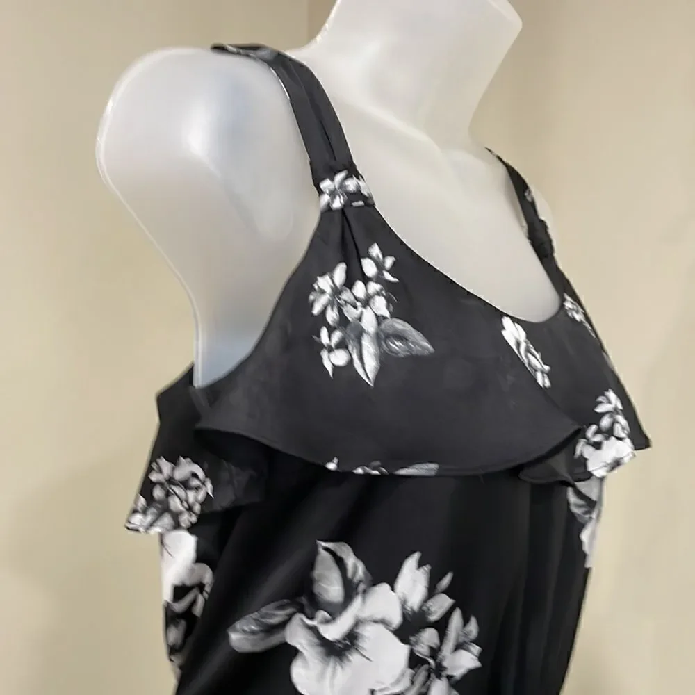 NWOT White House Black Market Floral Dress.  Size 6 S small